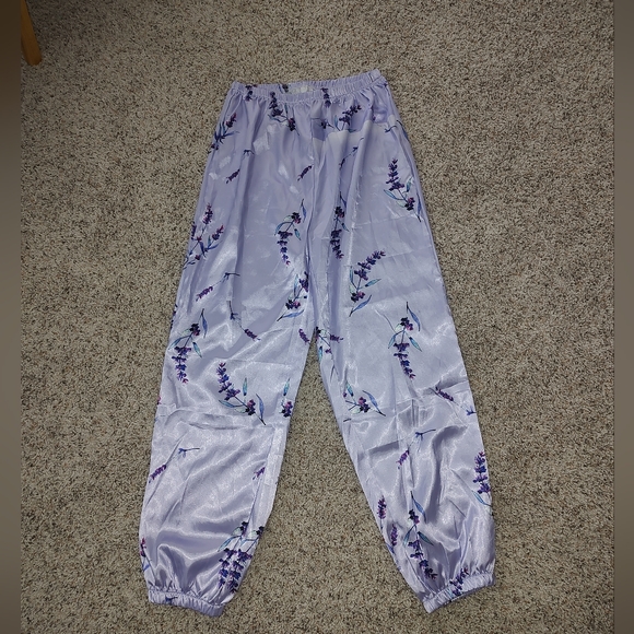 Flower Print Satin Pajama 2 pieces Set Size XS-S - Picture 5 of 5